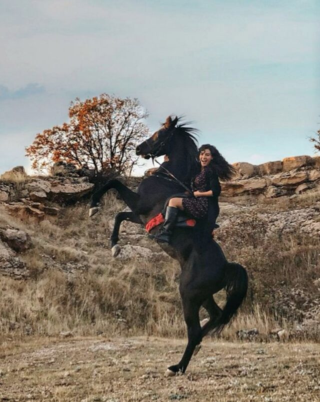Hercai'nin yıldızı Ebru Şahin'in fotoğrafı olay oldu! Murat Cemcir şaştı kaldı! - Resim : 1