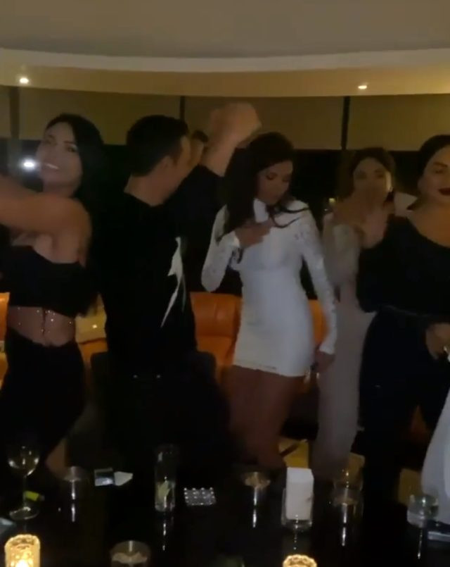 Mustafa Sandal çapkınlık turunda! Güzellik kraliçesi ile sarmaş dolaş! - Resim : 1