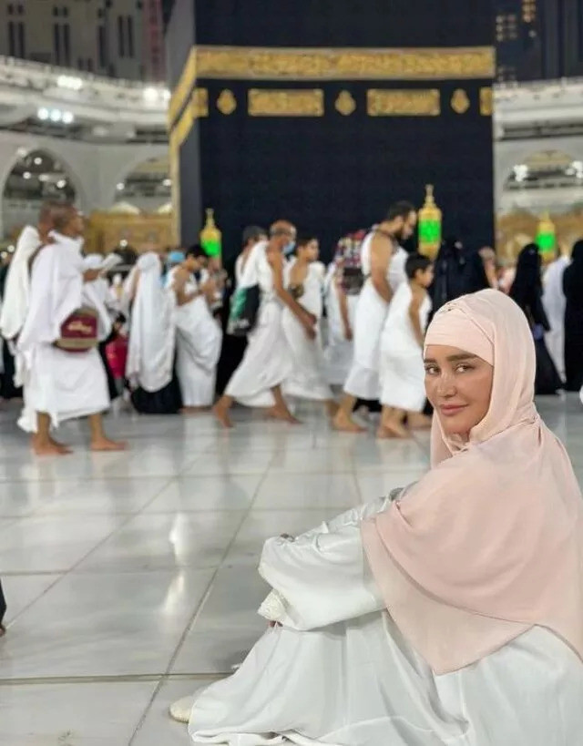 Aslı Şen’in umredeki hareketi büyük tepki çekti! Görenler, ‘Ben utandım’ dedi… - Resim : 1