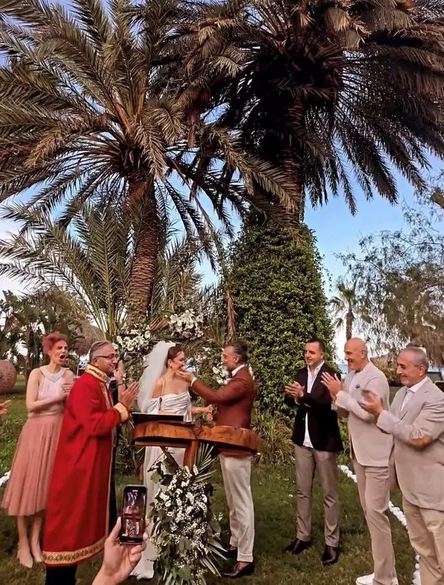 Ünlü oyuncu Selim Bayraktar 5 yıllık aşkıyla evlendi - Resim : 1