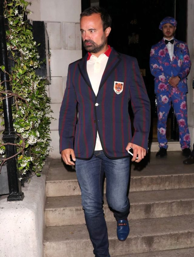 Davette skandal! Ünlü model, Osmanlı Torunu'na göğüslerini gösterdi! - Resim : 1