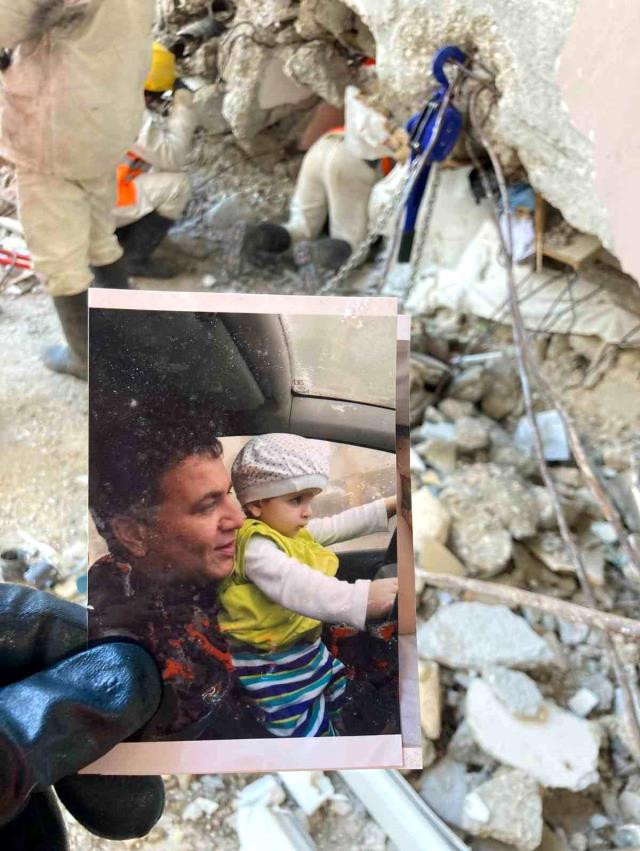 Enkazda bulunan kumbaradan çok acıklı bir hikaye çıktı! - Resim : 2