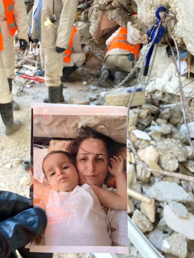 Enkazda bulunan kumbaradan çok acıklı bir hikaye çıktı! - Resim : 3