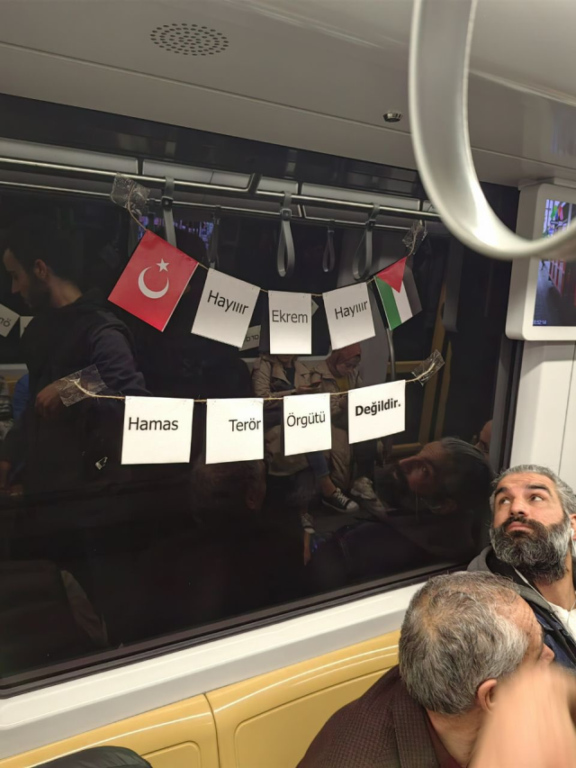 İstanbul metrolarında İmamoğlu'nu kızdıracak afişler - Resim : 1