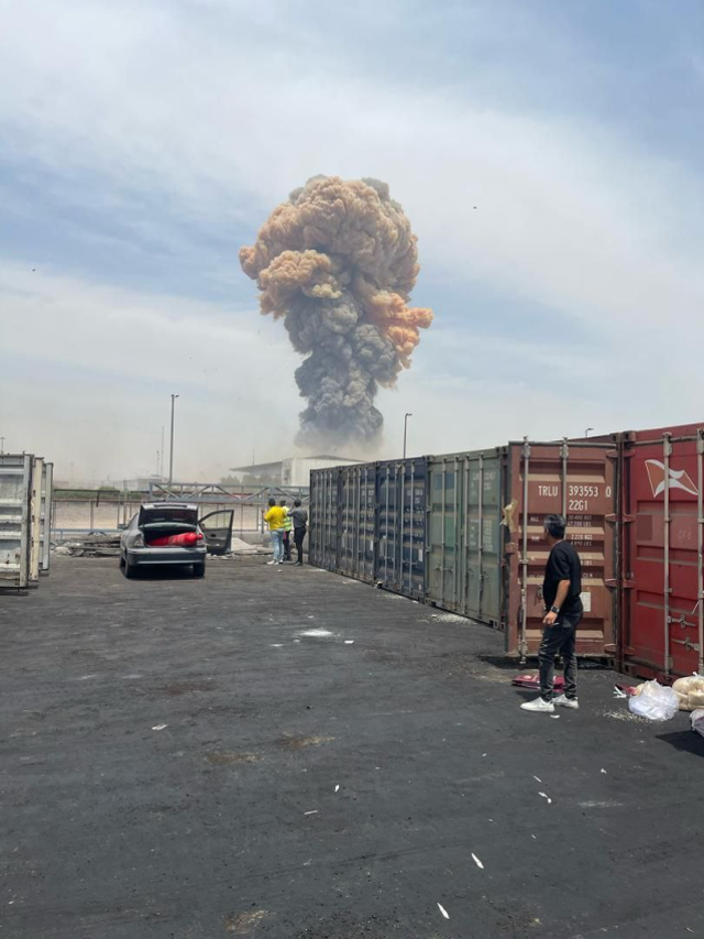 İran'da limanda şiddetli patlama! Yerle bir oldu... - Resim : 1