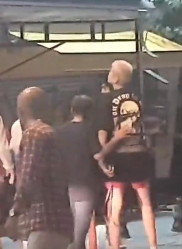 Alkollü adamın sözlü tacizine uğrayan Ebrar Karakurt sinirden çılgına döndü - Resim : 2