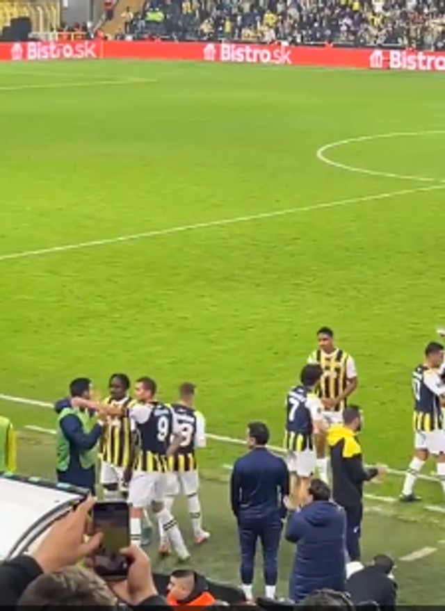 Fenerbahçe ve tribünlerden Umut Nayir'e anlamlı destek - Resim : 2