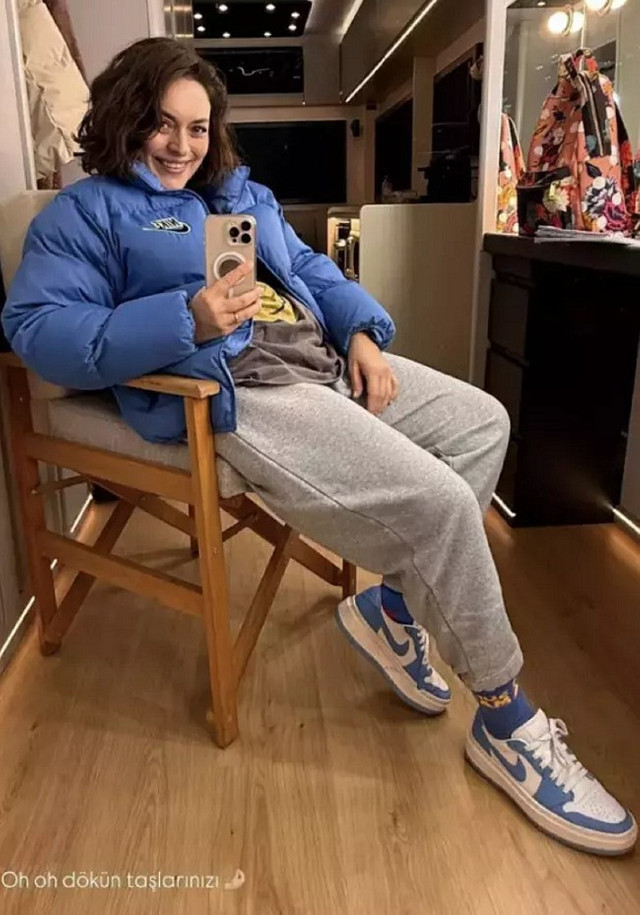 Tekelleşme tartışmalarına Ezgi Mola'da dahil oldu! Destek mi verdi köstek mi oldu? - Resim : 2