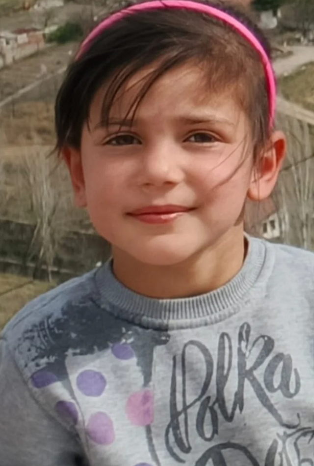 Babasından korkunç iddia... 6 yaşındaki kız çocuğunun cesedi kanlar içinde bulundu! - Resim : 1