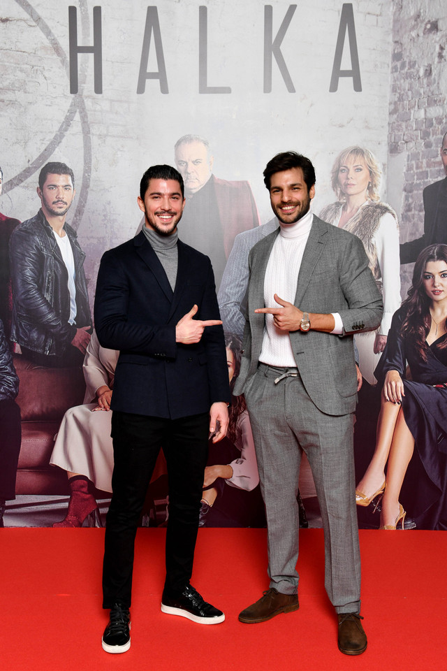 Halka’nın ilk bölümünü tüm ekip birlikte izledi! (Medyaradar/Özel) - Resim : 1