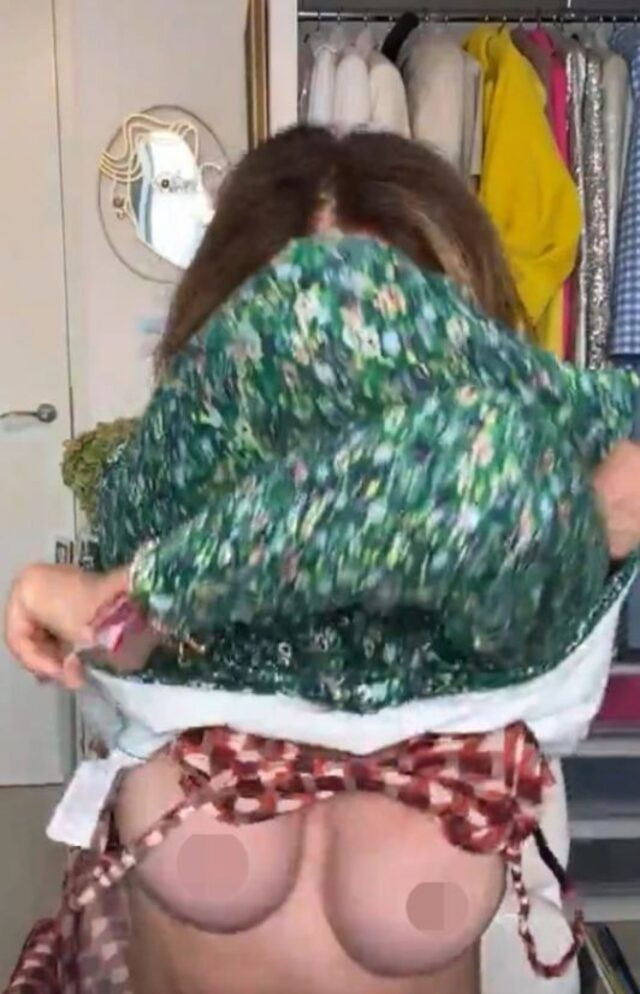 Ünlü sunucudan canlı yayında olay frikik! Üstünü çıkarırken göğüsleri açıldı! - Resim : 2