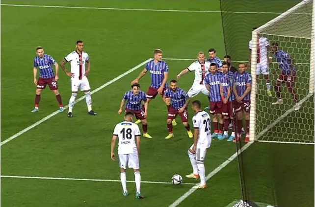 Süper Lig hakemi Zorbay Küçük'e büyük şok - Resim : 1