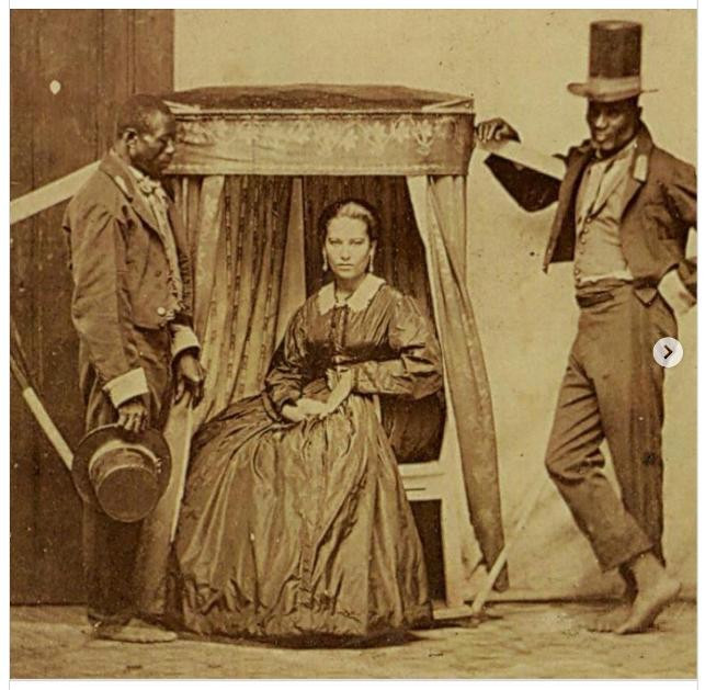 Vogue'un moda editörü, 'Efendi ve köleleri' pozu nedeniyle istifa etti - Resim : 1