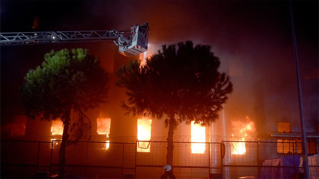 Beylikdüzü'de dev fabrika yangını! 7 saattir devam ediyor... - Resim : 3