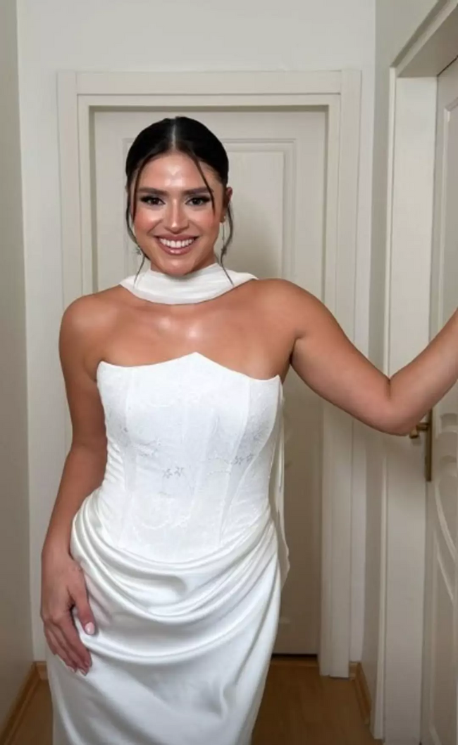Survivor Ayşe Yüksel evlilik yolunda ilk adımı attı! İşte nişandan kareler - Resim : 1