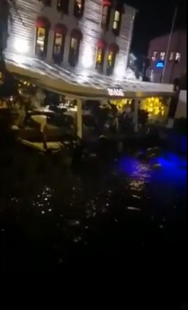 Bebek'te iskele çöktü: Denize düşenler var! Çok sayıda ekip sevk edildi - Resim : 3