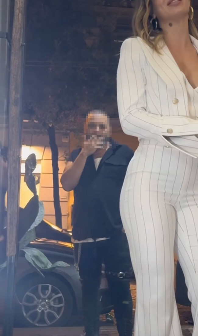 Ünlü fenomen kendisini taciz eden adamı ifşa etti!  O anlar sosyal medyada viral oldu - Resim : 1