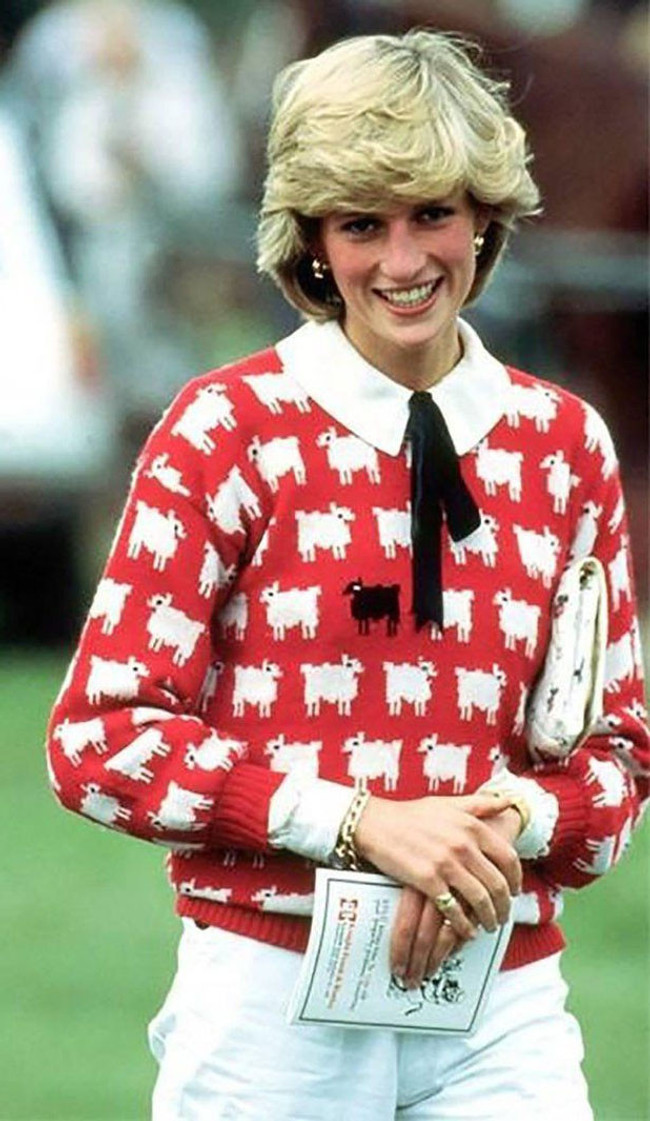 Prenses Diana'nın kazağı uçuk fiyata satıldı - Resim : 1