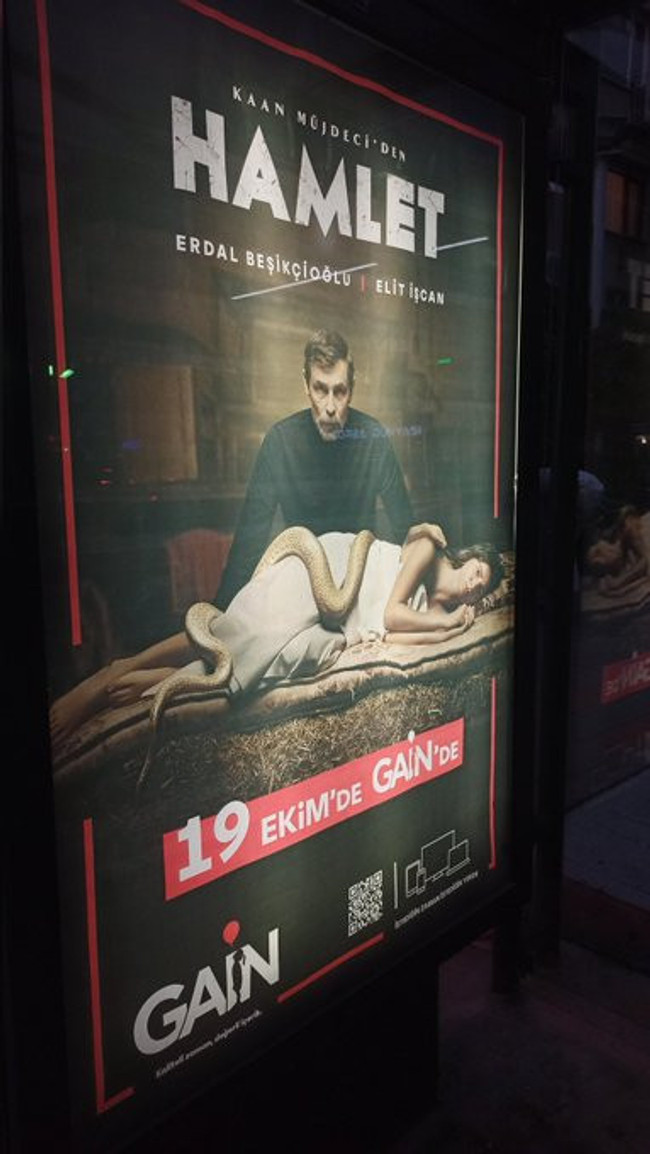 Gain dizisi Hamlet’in sokak afişi sansürlendi! Elit İşcan’ın üzerini örterek astılar - Resim : 2