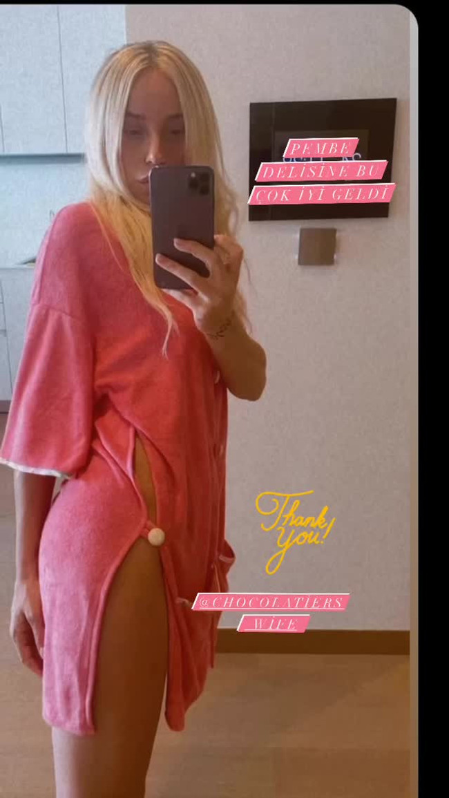 Gülşen’in geceliğiyle verdiği poz olay oldu! Beline kadar yırtmacı dikkat çekti... - Resim : 1