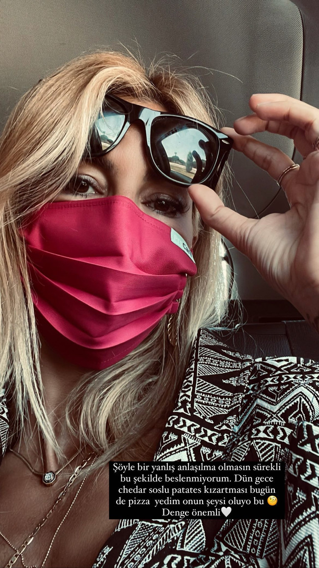 ‘Aşk yok’ diyen Çağla Şıkel, Hadise’nin yaptığını yaptı! Beyaz kalp dikkat çekti… - Resim : 1