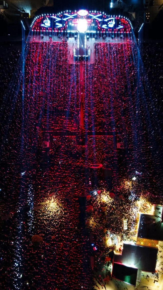 Ebru Yaşar üçüncü kez rekor kırdı! Dünya yıldızlarını geride bıraktı… - Resim : 1