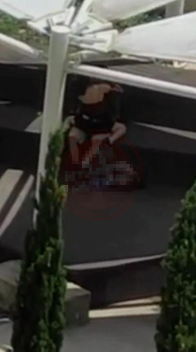 Ataşehir'de skandal görüntüler! Parkta seviştiler - Resim : 1