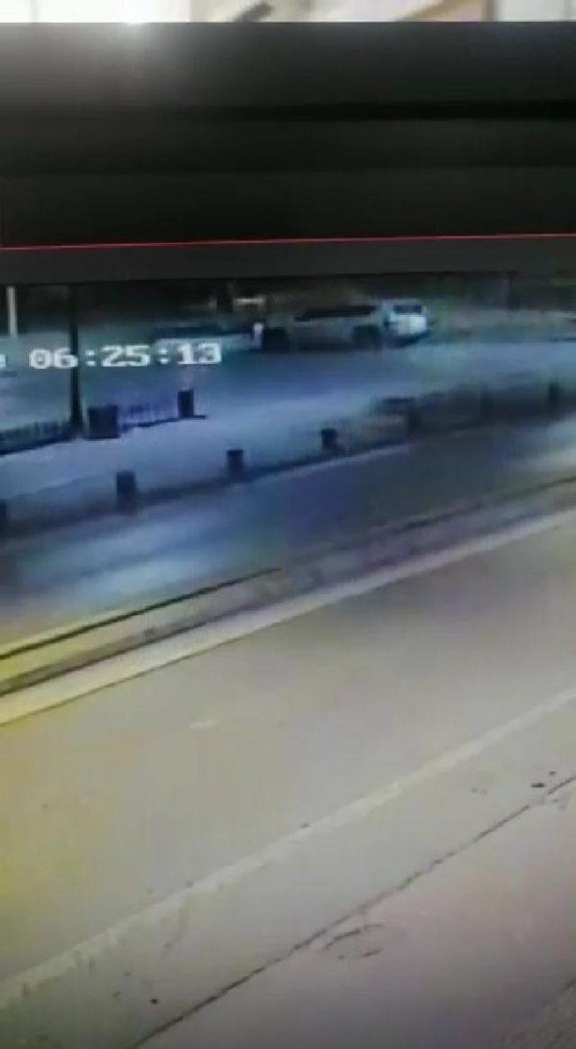 Samsun'da vatandaşlar Atatürk Anıtı'nda nöbet tutuyor: Saldırı anının görüntüleri ortaya çıktı - Resim : 4
