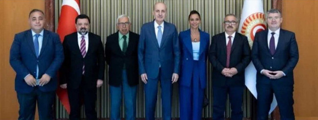 Gazetecilere yeşil pasaport hakkı geliyor. Hangi gazetecilerin alabileceği açıklandı - Resim : 1