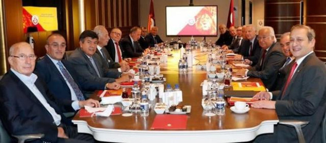 Galatasaray'ın Divan Kurulu'nda büyük gerginlik! Başkan Burak Elmas çok sinirlendi - Resim : 1