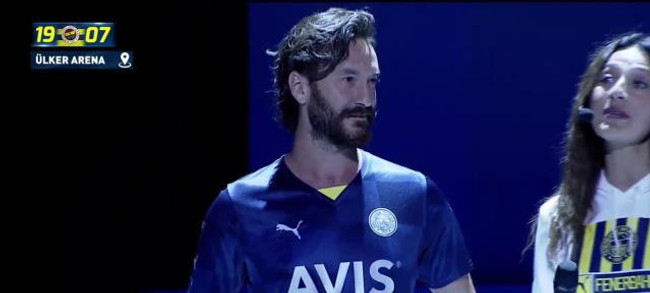 Ece Seçkin'in konser verdiği Fenerbahçe forma lansmanında ünlüler geçidi yaşandı - Resim : 7