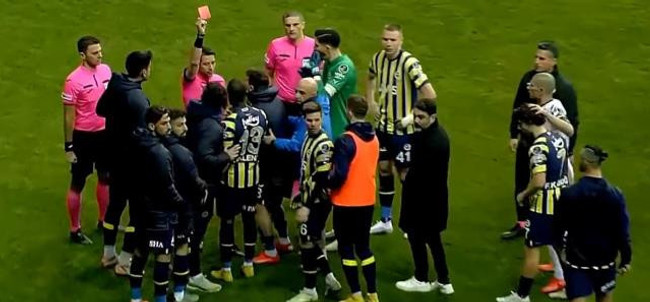 Adana Demirspor maçının bitmesiyle çılgına dönen Jorge Jesus, kırmızı kart gördü - Resim : 1