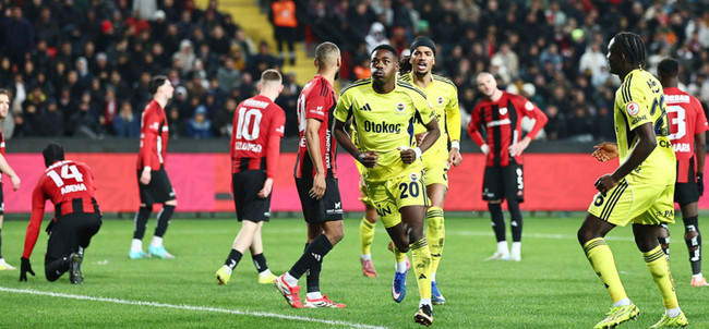 Son maçta turladı! Fenerbahçe'den deplasmanda gövde gösterisi - Resim : 1