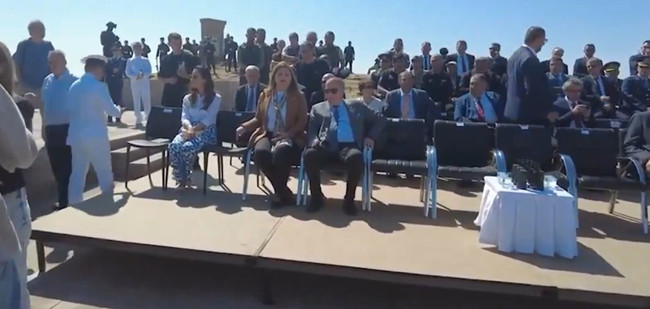 Protokolde plastik sandalye krizi! CHP’li başkan çileden çıktı… - Resim : 1