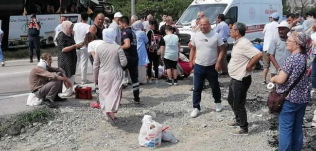 Çanakkale'de tur otobüsü kaza yaptı: Ölü ve yaralılar var - Resim : 1