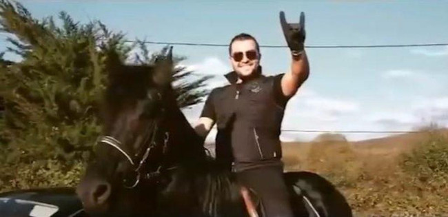 Polislere zor anlar yaşatmıştı! Gökhan Göz bozkurt işareti yaptığı yaptığı videoyu yayınladı - Resim : 1