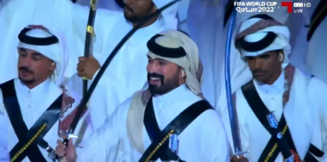 Katar 2022 Dünya Kupası'nın açılış gösterisine, kılıçlı adamlar damga vurdu! - Resim : 1