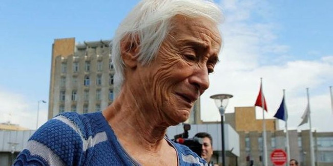 Eski CHP Genel Başkanı Deniz Baykal'ın eşi Olcay Baykal hastaneye kaldırıldı - Resim : 1