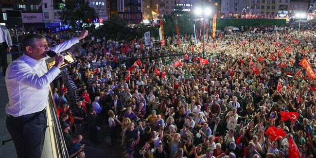 &Ouml;zel 'taht kavgaları' dedi, Erdoğan'a seslendi! "Ama sen ama kuyunu kazan bakan..." - Resim : 1