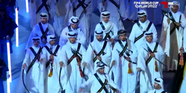 Katar 2022 Dünya Kupası'nın açılış gösterisine, kılıçlı adamlar damga vurdu! - Resim : 2