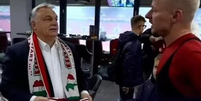 Macaristan Başbakanı'ndan olay gönderme! Taktığı atkı 3 ülke arasında kriz çıkardı - Resim : 1