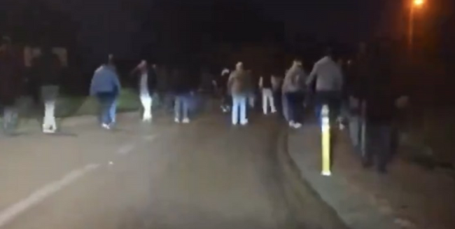 Türkler ve PKK destekçileri arasında arbede! Çok sayıda polis sevk edildi… - Resim : 2