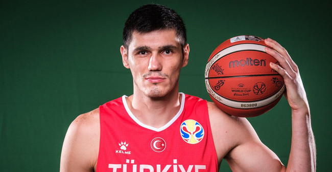 Milli yıldıza havada şok! Uçak acil iniş yaptı - Resim : 1