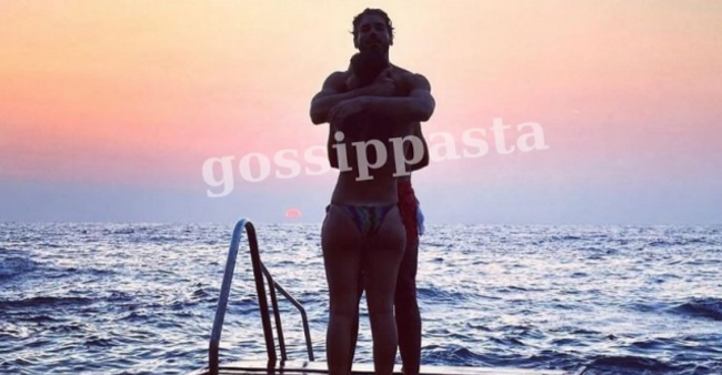 Aşk belgelendi! Sarmaş dolaş hallerine beğeni yağdı - Resim : 1