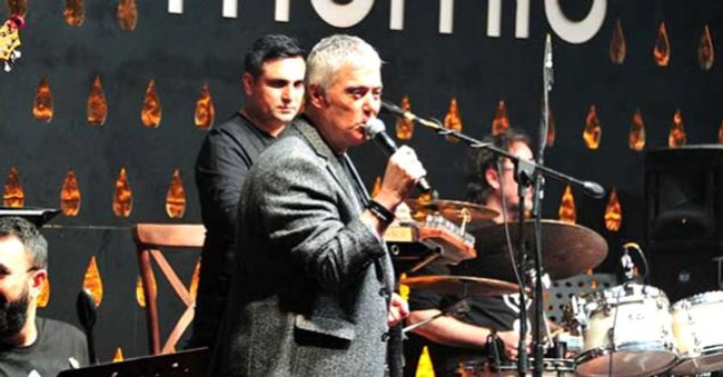 Cengiz Kurtoğlu sanat camiasına verdi veriştirdi! "Bizim camiada grip yok ama domuzlar çok" - Resim : 1