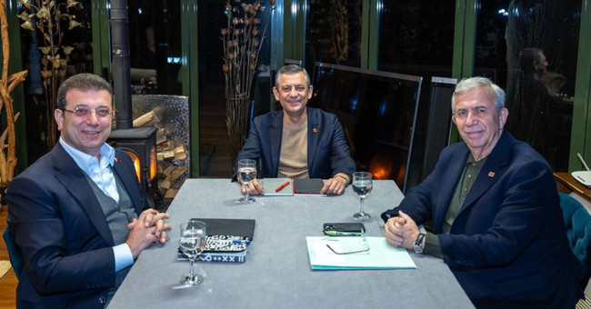 Ahmet Hakan o karedeki detayları yazdı! ‘Bu masa benim şerefime emmioğlu…’ - Resim : 1