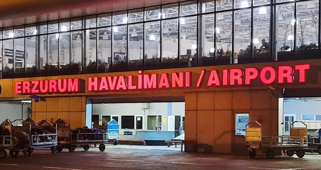 Uçak Erzurum'a acil iniş yaptı! Havada feci kavga - Resim : 1