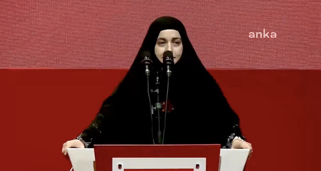 AK Parti'den CHP'ye geçen Pınar Arslan: Bugün bu tesettürümle ben CHP'liyim - Resim : 1