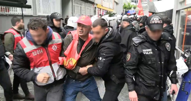 İstanbul Taksim ve Kadıköy'de 1 Mayıs gerilimi: Gözaltına alınanlar var - Resim : 3