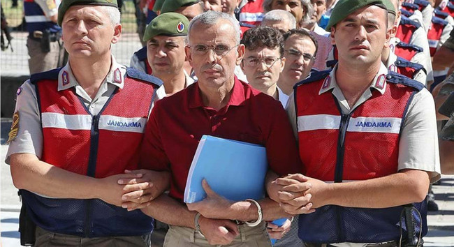 Darbeci general Başbakanlık'ta kanepede uyurken gözaltına alınmış - Resim : 3
